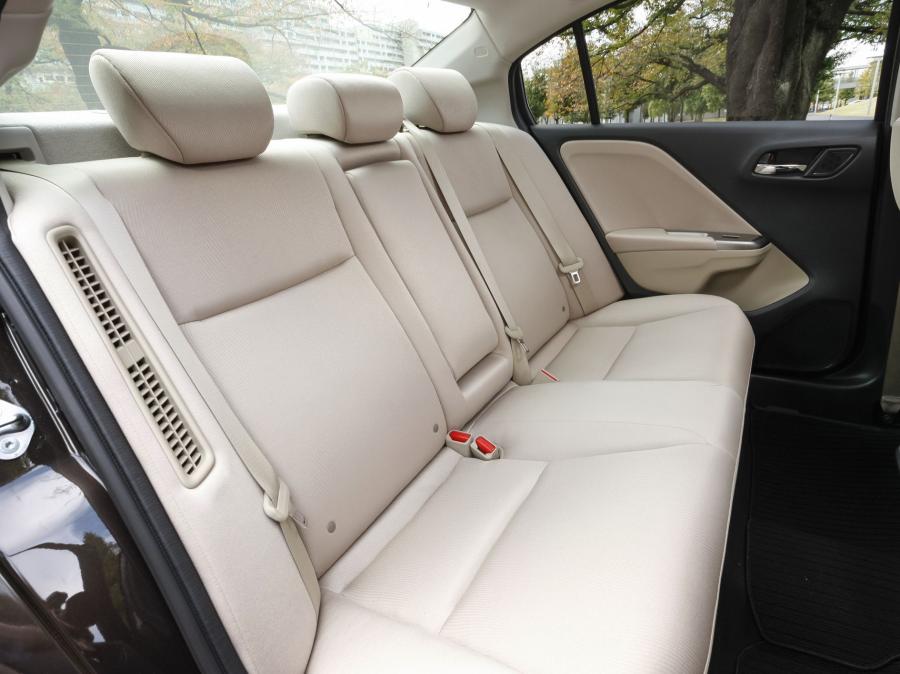  Honda Grace Hybrid 2014 года  (фото 21 из 24)